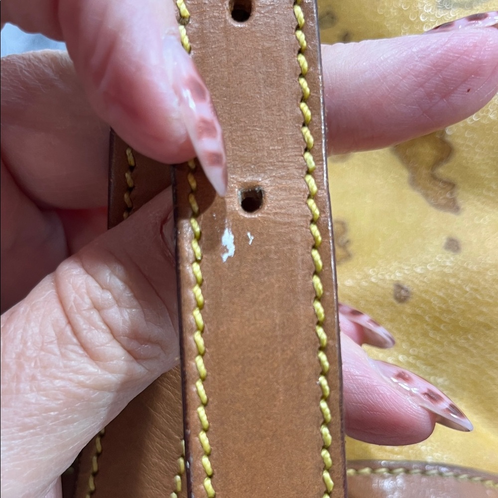 Alviero Martini Tan and Brown Shoulder Bag - Picture 11 of 11